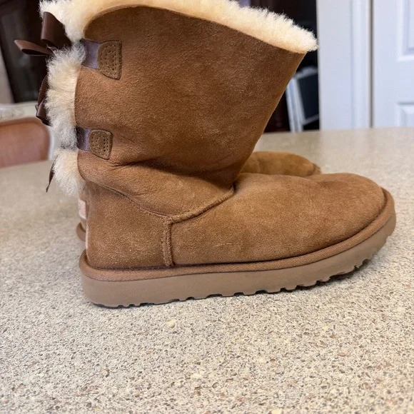 Ugg bow boots - Picture 4 of 4
